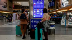 El cierre del Gobierno causa retrasos en aeropuertos y frena el programa de cupones de alimentos