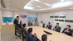 12 The Queen of News