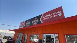 BenSmokin BBQ organizes community to host thanksgiving dinner