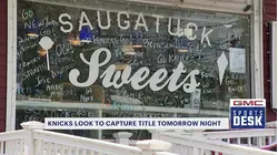 Knicks mania on display at Saugatuck Sweets in Fairfield