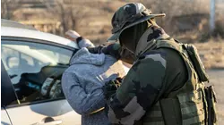 Aumentan las detenciones de inmigrantes durante su etapa final para recibir la residencia permanente