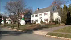 Giant snowmen take over NJ street to raise money for those in need